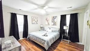 3 bedrooms, desk, iron/ironing board, free WiFi