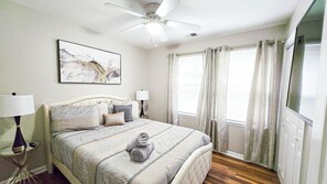 3 bedrooms, desk, iron/ironing board, free WiFi