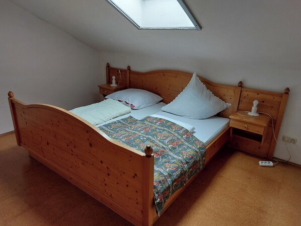 1 bedroom, bed sheets