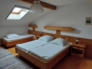 1 bedroom, bed sheets