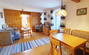 Una mesa de tenis de mesa