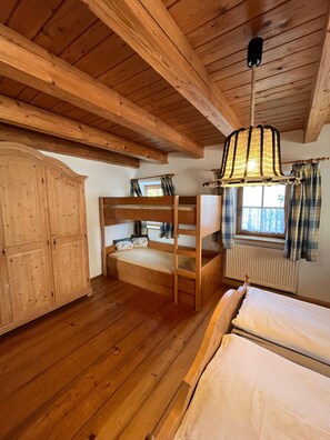 1 bedroom, bed sheets