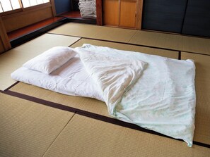 3 bedrooms, desk, free WiFi, bed sheets
