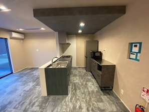 雪櫃、微波爐、爐具、廚房用具/餐具/器皿