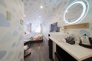 Desk, free WiFi, bed sheets