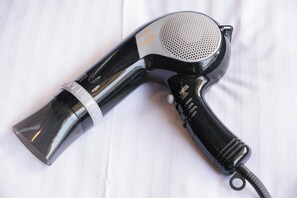 吹风机、毛巾