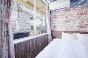 Free WiFi, bed sheets