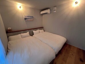 3 bedrooms, desk, free WiFi, bed sheets