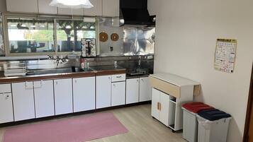 冰箱、微波炉、炉灶、厨具/餐具