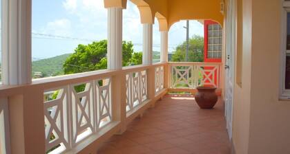 Lovely, spacious 3-bedroom apartment with WiFi, A/C in Beausejour, Gros Islet