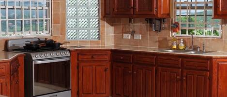 Micro-ondes, four, plaque de cuisson