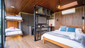 4 bedrooms, iron/ironing board, free WiFi, bed sheets