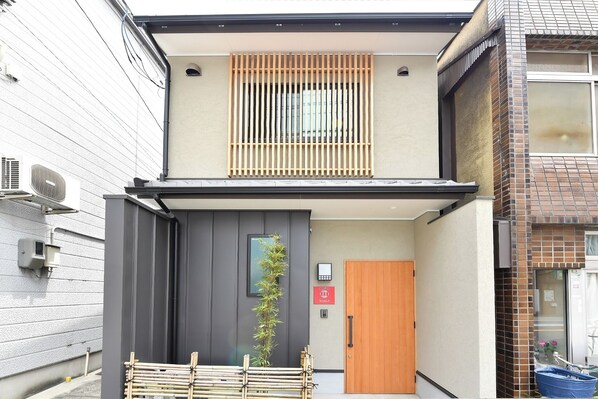 Exterior detail - A vacation home in the center of Kyoto City with / Kyoto Shimogyo-ku Kyōto (Kyoto Shimogyo-ku)