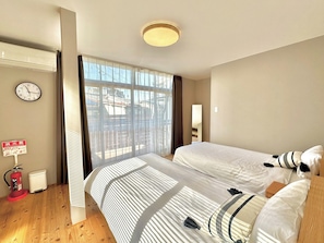 4 bedrooms, free WiFi, bed sheets