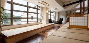 Interior - Nonsmoking Japanesestyle room with 10 tatami mats 4 people| 2 meals included Leave it to me / Miyazaki Miyazaki (Miyazaki)