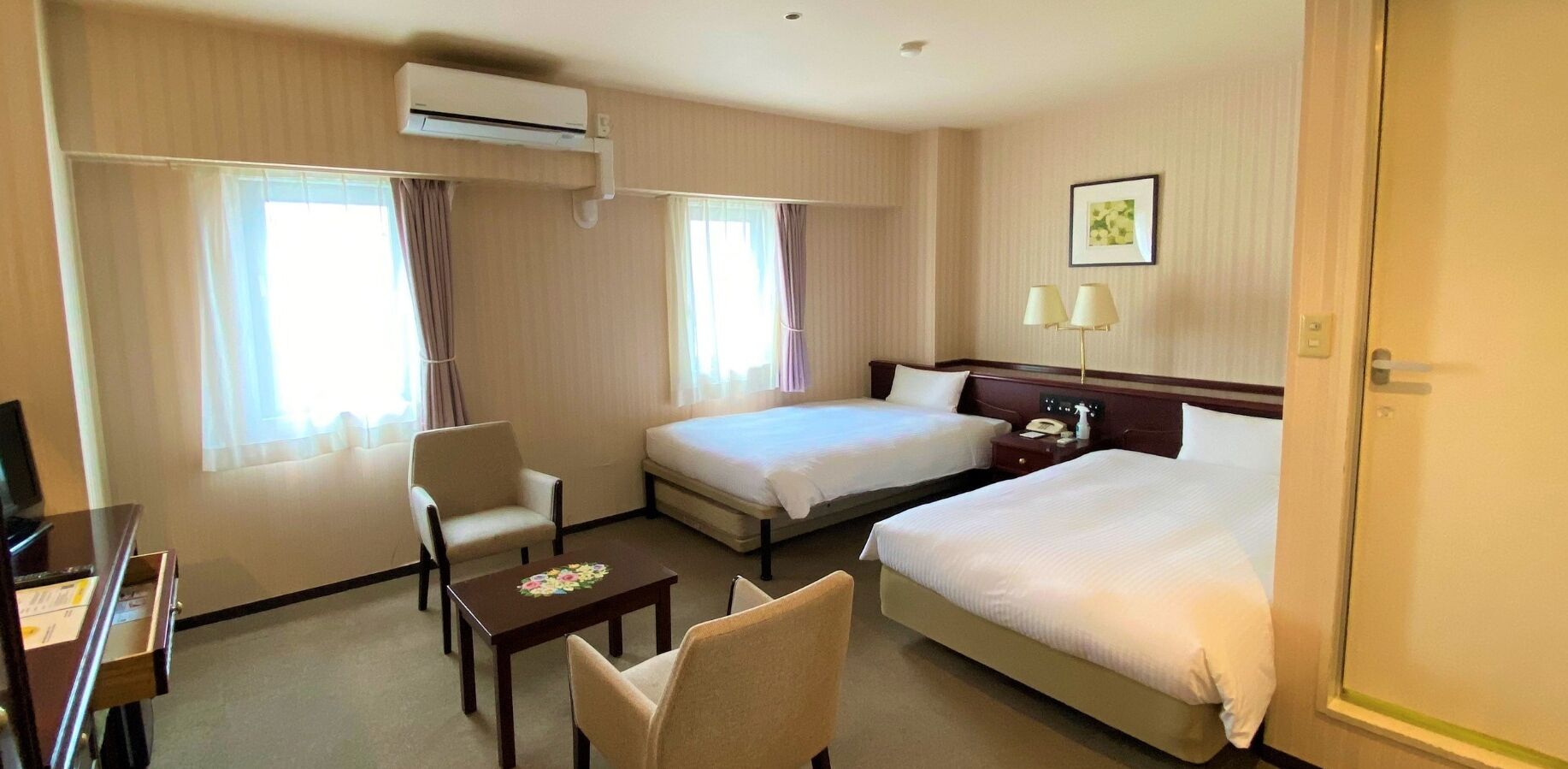 1 室のベッドルーム、デスク、アイロン / アイロン台、WiFi (無料)