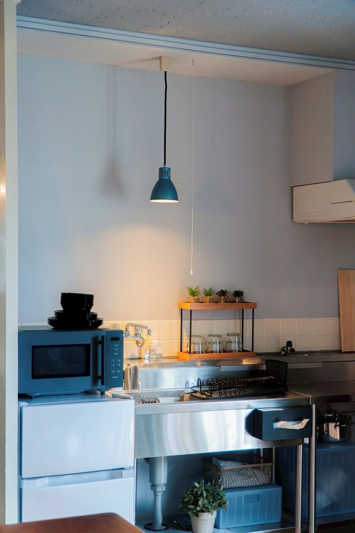 Fridge, microwave, stovetop, cookware/dishes/utensils