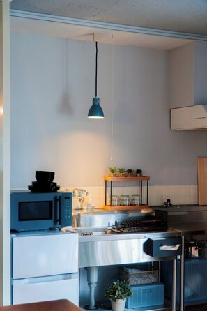 Fridge, microwave, stovetop, cookware/dishes/utensils