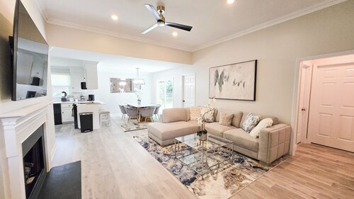  4BR/ 3 Kings 1 Queen, Patio & Large Fenced Backyard