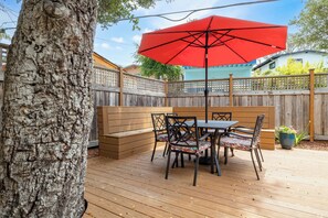 Outdoor dining - 3 Bedroom Home - Walking distance to beach! (Aptos)