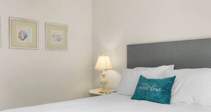3 Bedroom Home - Walking distance to beach!