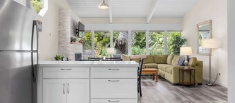 3 Bedroom Home - Walking distance to beach!