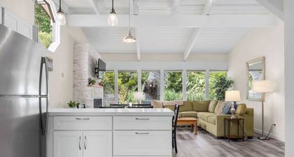 3 Bedroom Home - Walking distance to beach!
