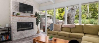 3 Bedroom Home - Walking distance to beach!