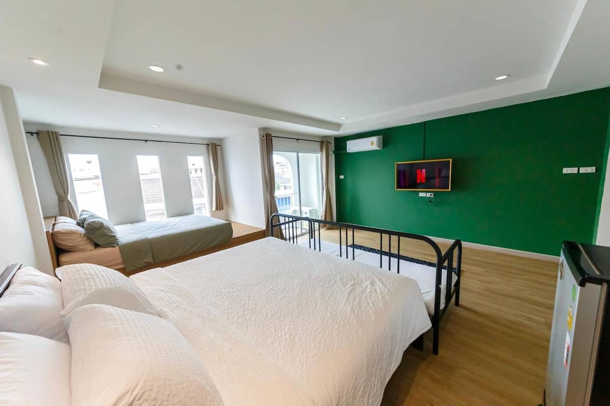 Blackout curtains, iron/ironing board, free WiFi
