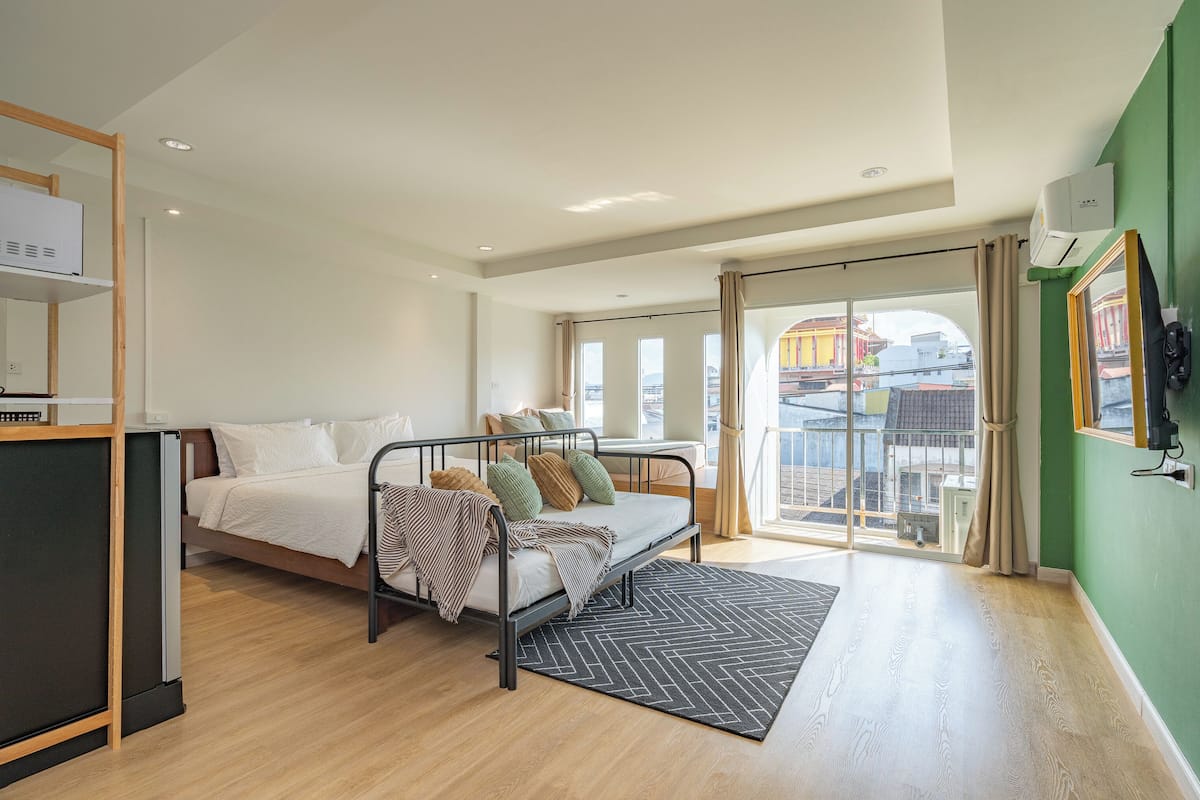 One bedroom Family Balcony | Blackout curtains, iron/ironing board, free WiFi