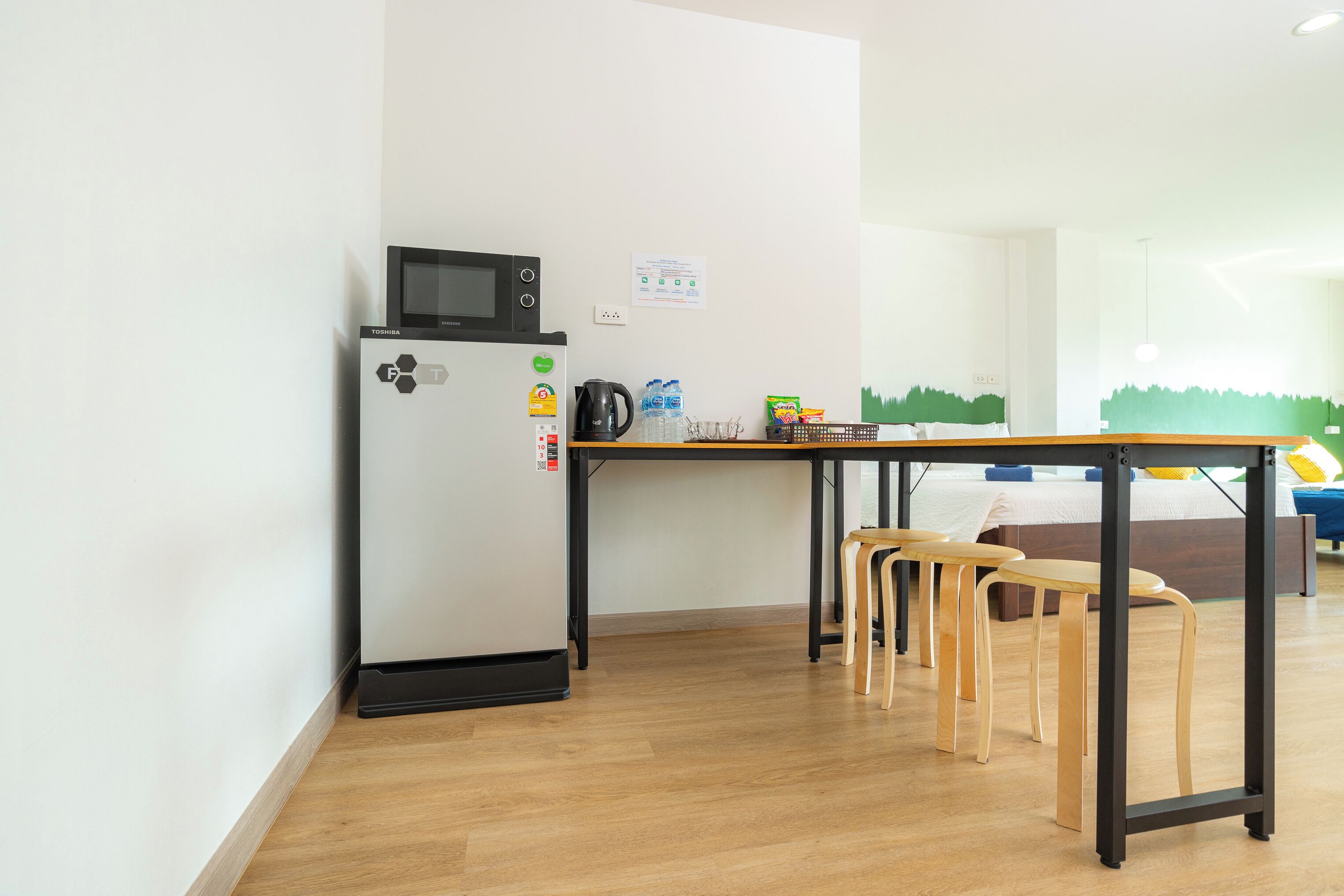 Cortinas blackout, tabla de planchar con plancha y wifi gratis 