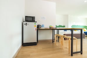 Habitació júnior | Cortines opaques, planxa i posts de planxar i wifi gratuïta