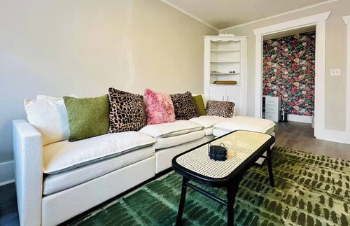 Welcome to your perfect home away from home in the heart of the city!