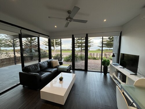Esperance Waterfront Apartment