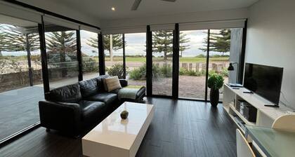 Esperance Waterfront Apartment