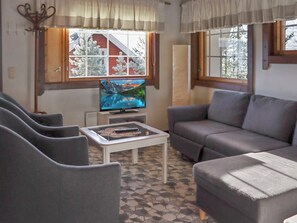 Inside other - Mukalilla, paritalo sis loppusiivouksen by Interhome (Hyrynsalmi)