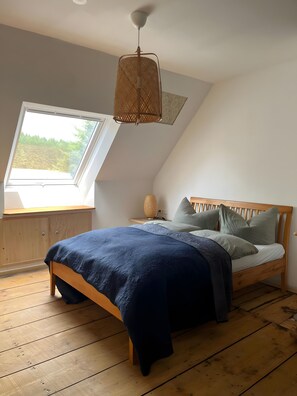 3 slaapkamers, een strijkplank/strijkijzer, wifi, beddengoed