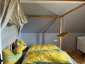 3 habitaciones, tabla de planchar con plancha, wifi y ropa de cama