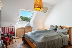 3 habitaciones, tabla de planchar con plancha, wifi y ropa de cama 