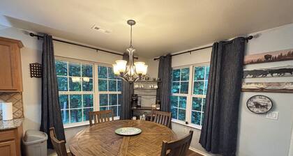 Peace & Privacy 3-bedroom house in charming Bella Vista, access to Back 40 Trail