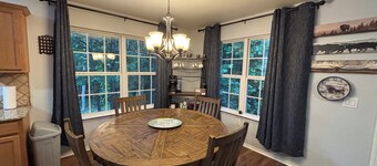 Peace & Privacy 3-bedroom house in charming Bella Vista, access to Back 40 Trail