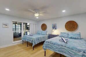 2 bedrooms, free WiFi, bed sheets - Madeira Beach Condo, Pools, Marina, Walk to Beach, Shops, and Restaurants +Tickets to Fun Activities (Madeira Beach)