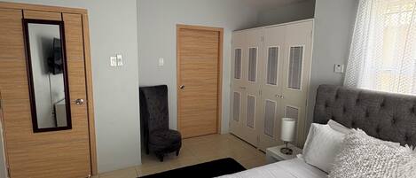 2 sovrum, värdeförvaringsskåp på rummet och strykjärn/strykbräda