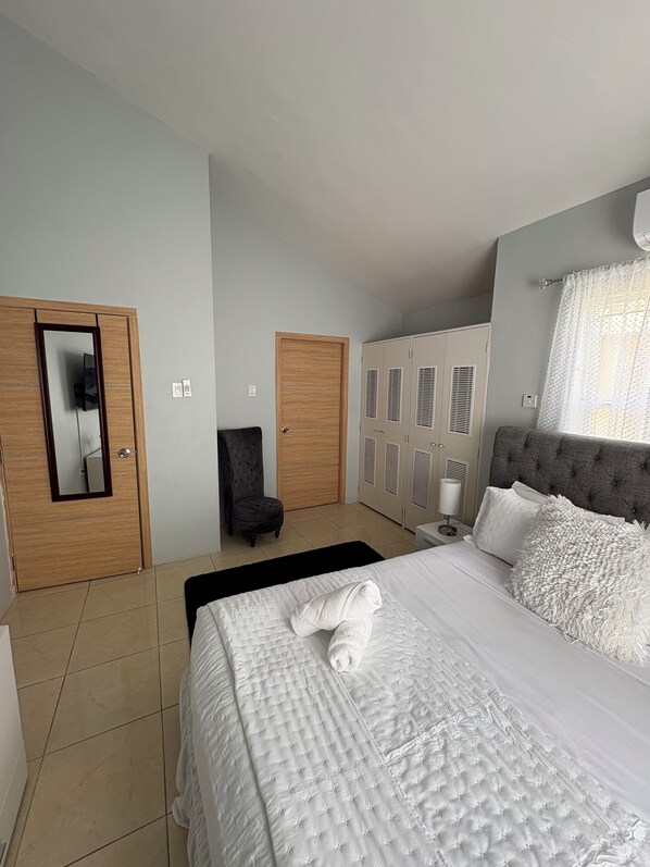 2 bedrooms, in-room safe, iron/ironing board, free WiFi