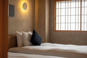 Down duvets, in-room safe, free WiFi, bed sheets - soyo-ne kyoto sanjo (Kyoto)