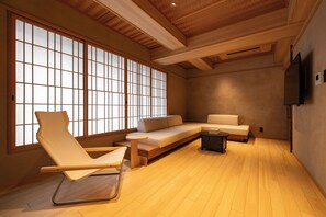 Premium Room | Living room | 50-inch flat-screen TV with digital channels - soyo-ne kyoto sanjo (Kyoto)