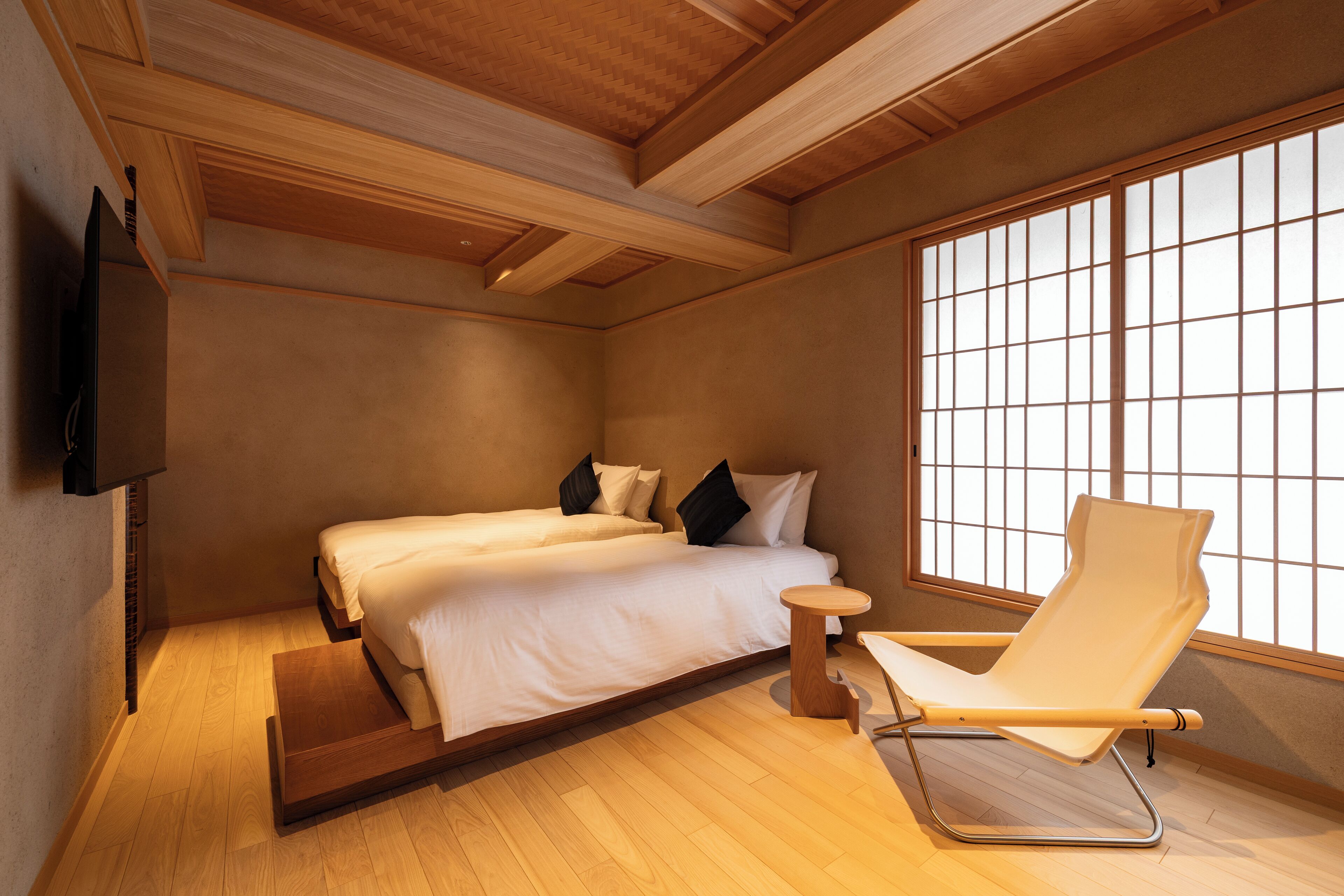 Premium Room | Living room | 50-inch flat-screen TV with digital channels