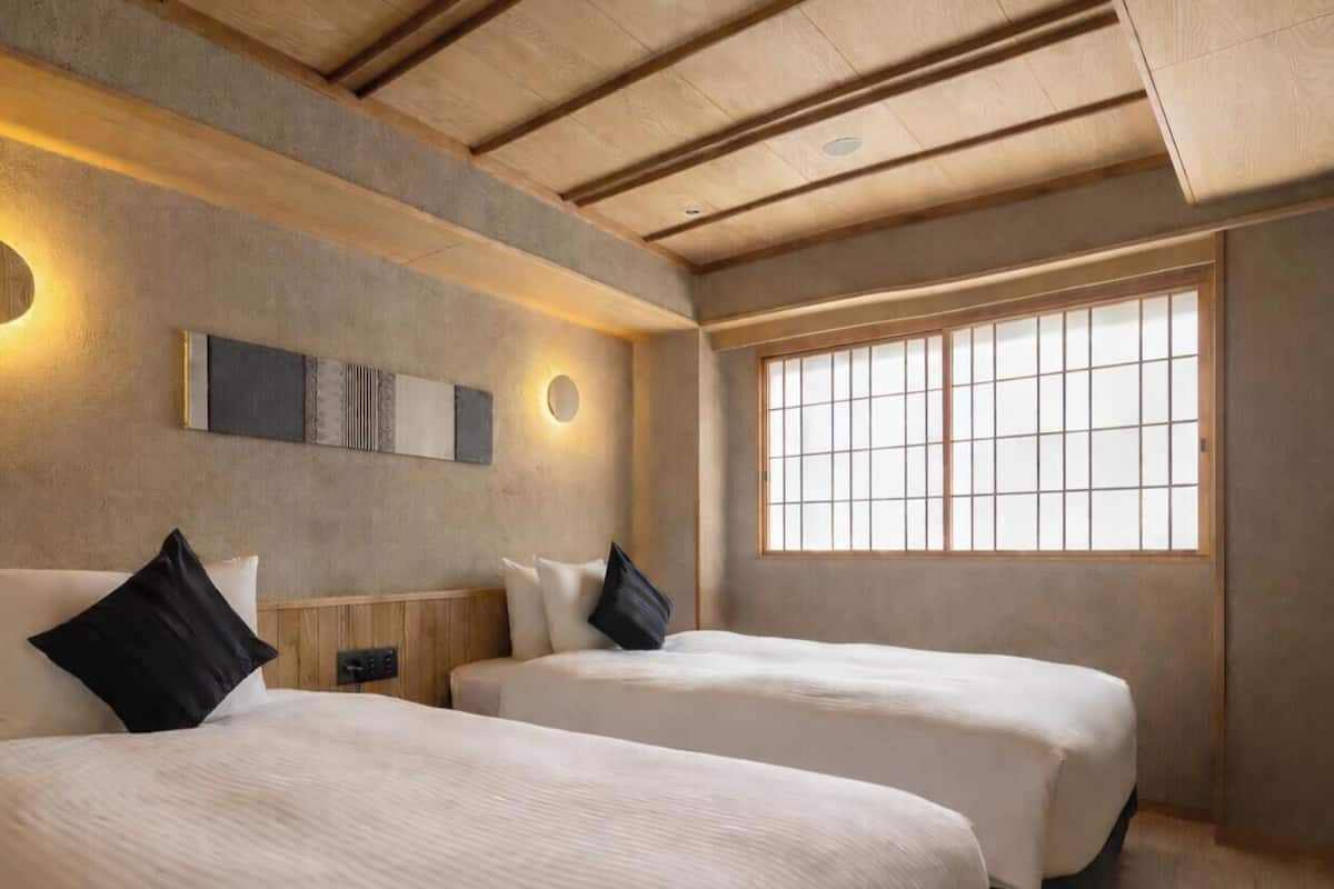 Suite – superior | Dundyner, safe på rommet, wi-fi (inkludert) og sengetøy