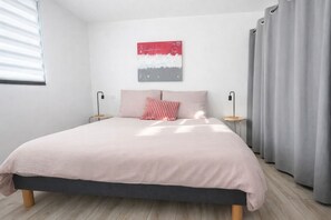 3 chambres, fer et planche à repasser, Wi-Fi gratuit, draps fournis