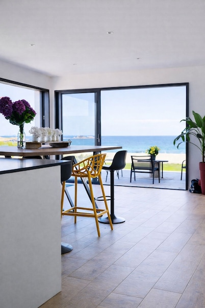 Villa Ty Lannic - Panoramic sea view and beach 100m away